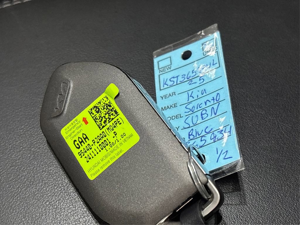 Certified 2025 Kia Sorento EX w/ Panoramic Sunroof Package image 37