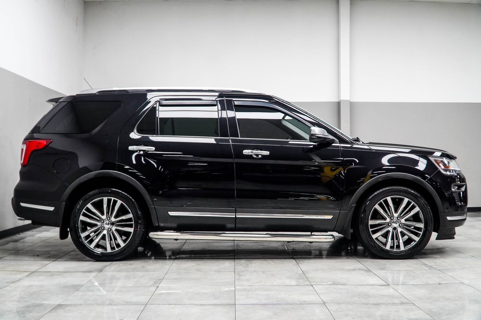 Used 2018 Ford Explorer Platinum AWD/4WD image 6