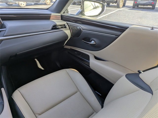 Used 2021 Lexus ES 300h w/ Premium Package image 16