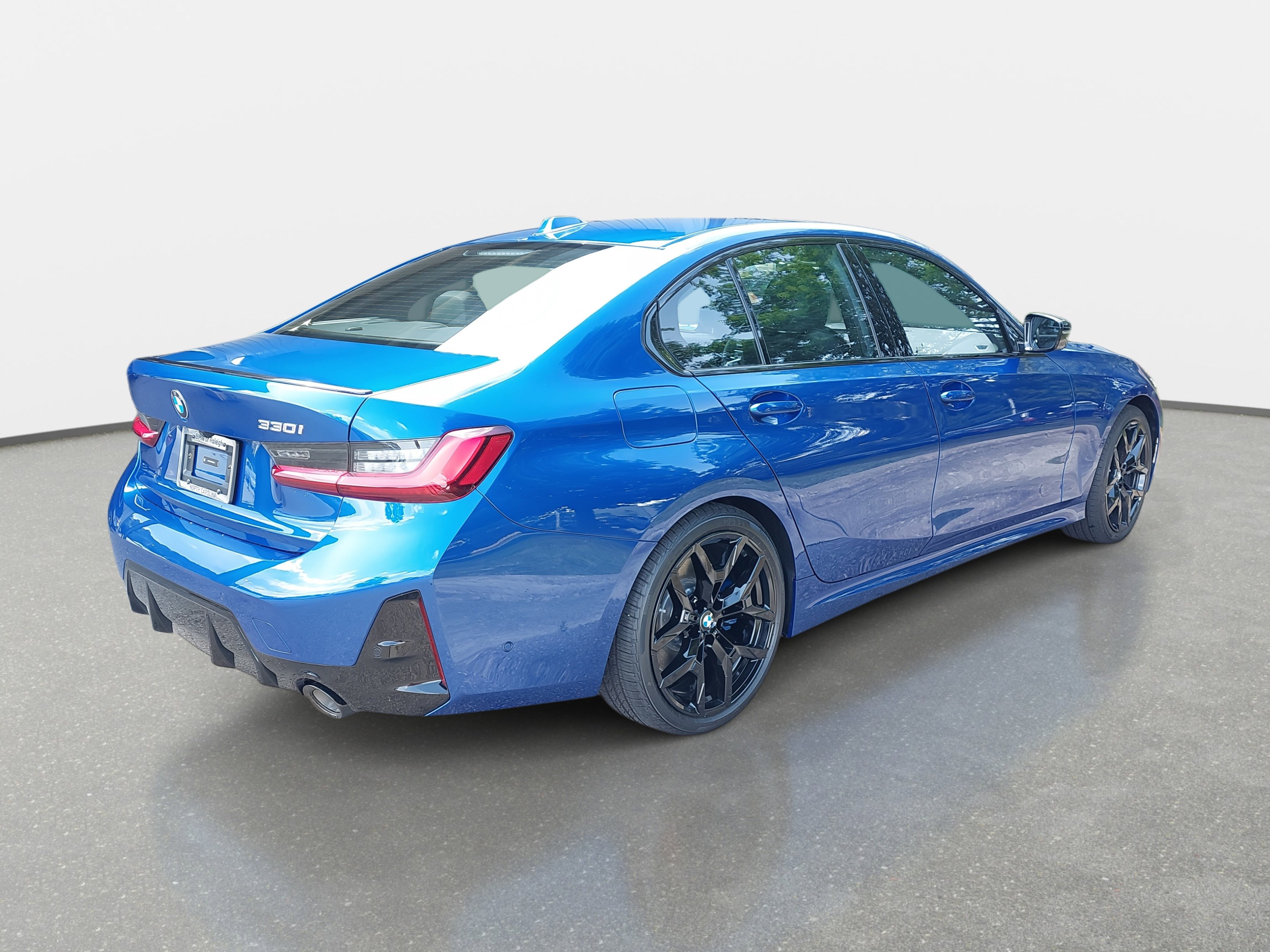 New 2025 BMW 330i Sedan w/ M Sport Package image 5