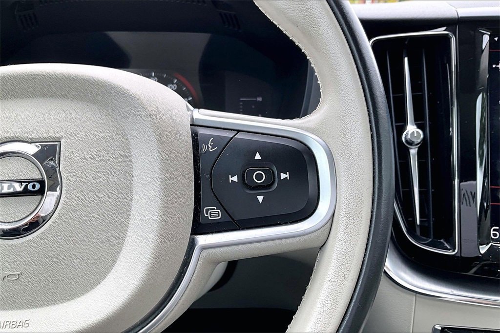 Used 2019 Volvo XC60 T5 Momentum w/ Premium Package image 21