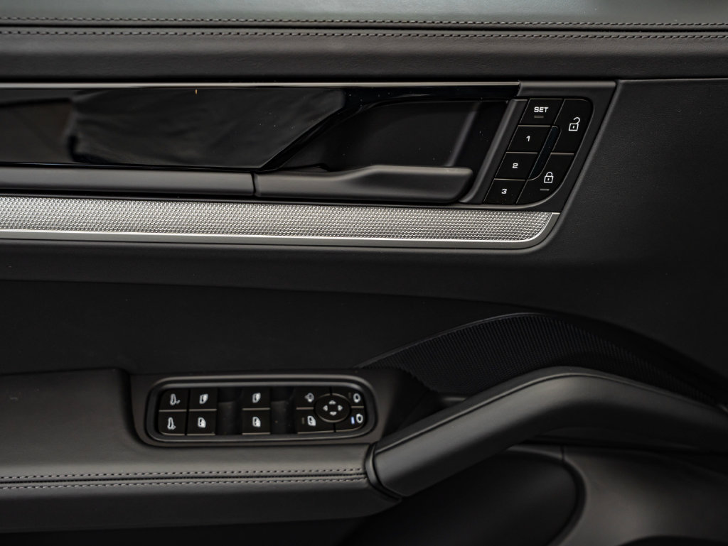 New 2026 Porsche Cayenne Coupe AWD/4WD image 21