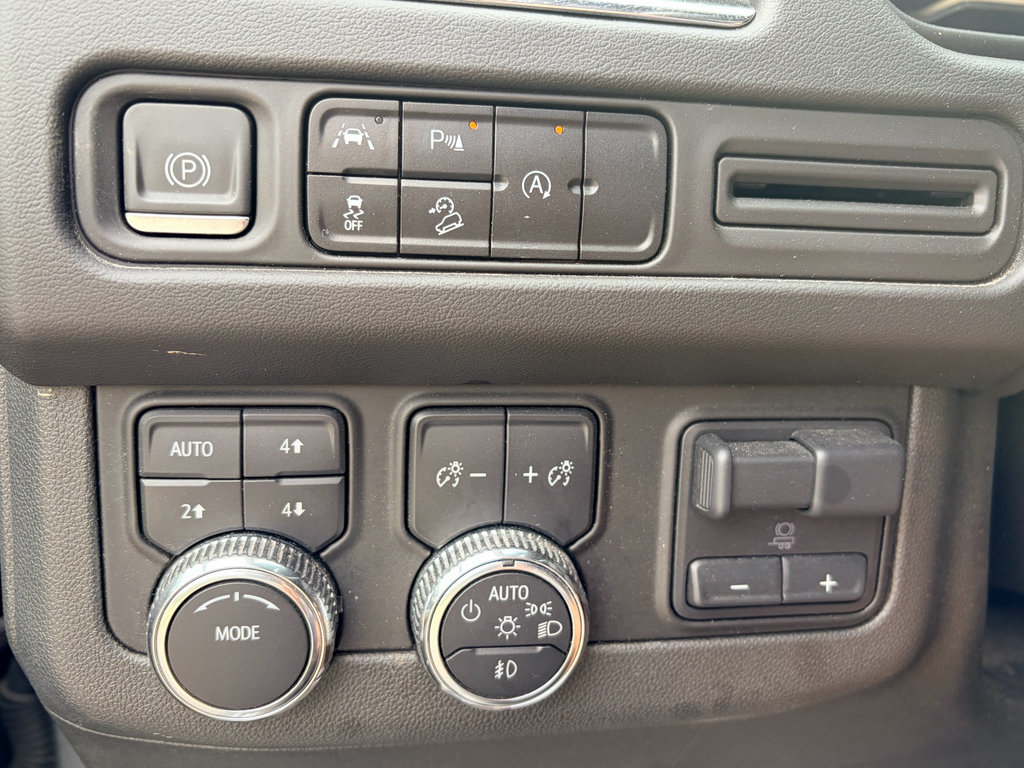 Used 2023 GMC Yukon AT4 w/ LPO, Floor Liner Package AWD/4WD image 21