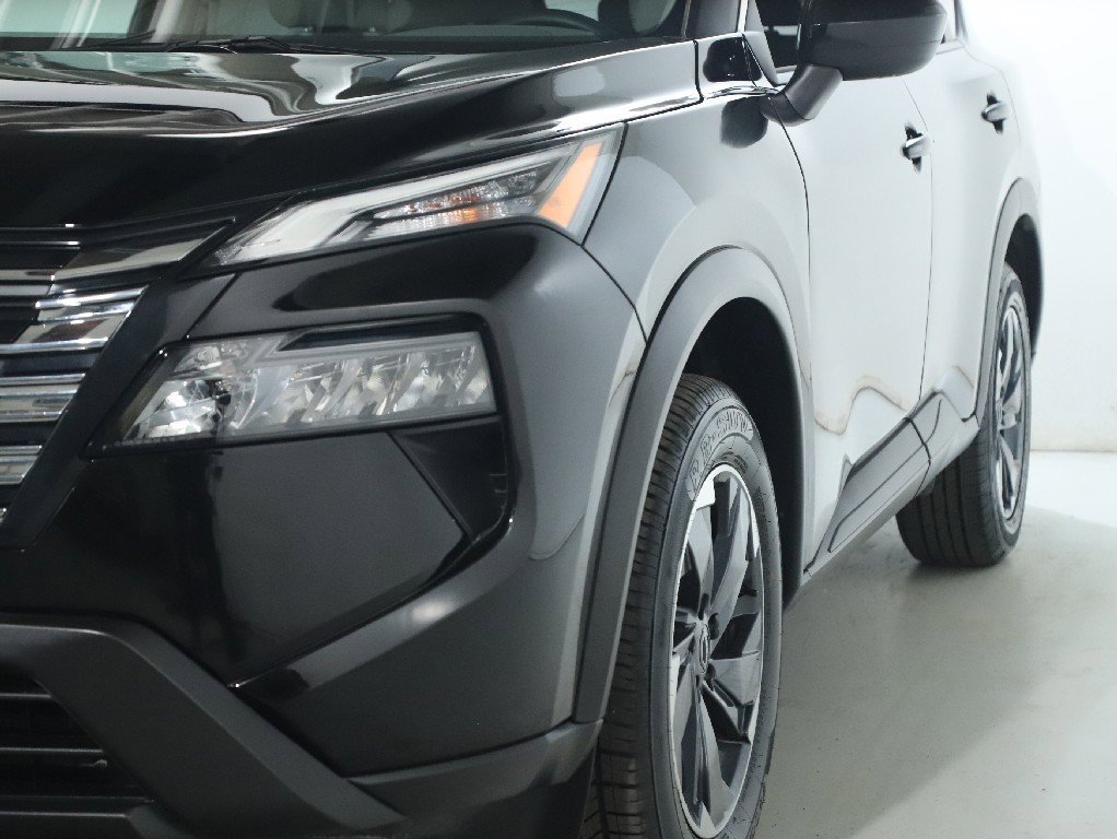 Certified 2025 Nissan Rogue SV image 5