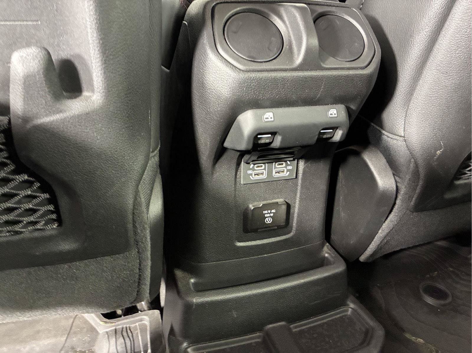 Used 2022 Jeep Wrangler Unlimited Rubicon w/ LED Lighting Group AWD/4WD image 39