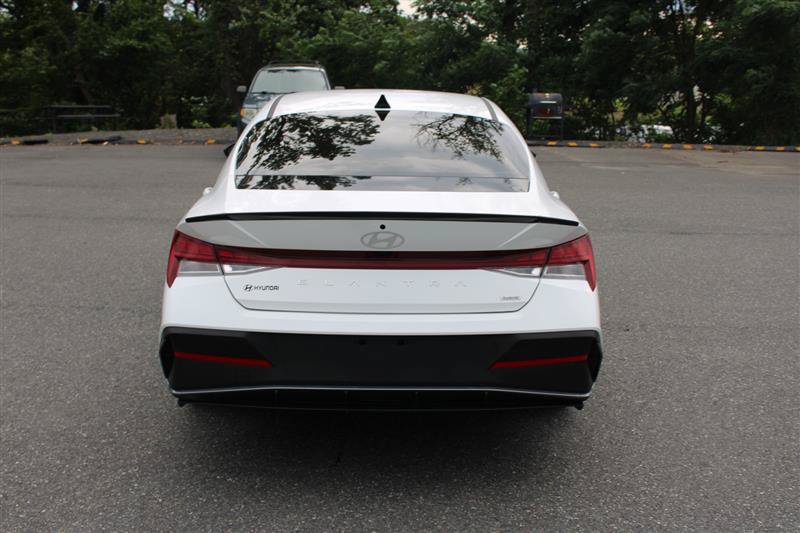 Used 2025 Hyundai Elantra SEL FWD image 5