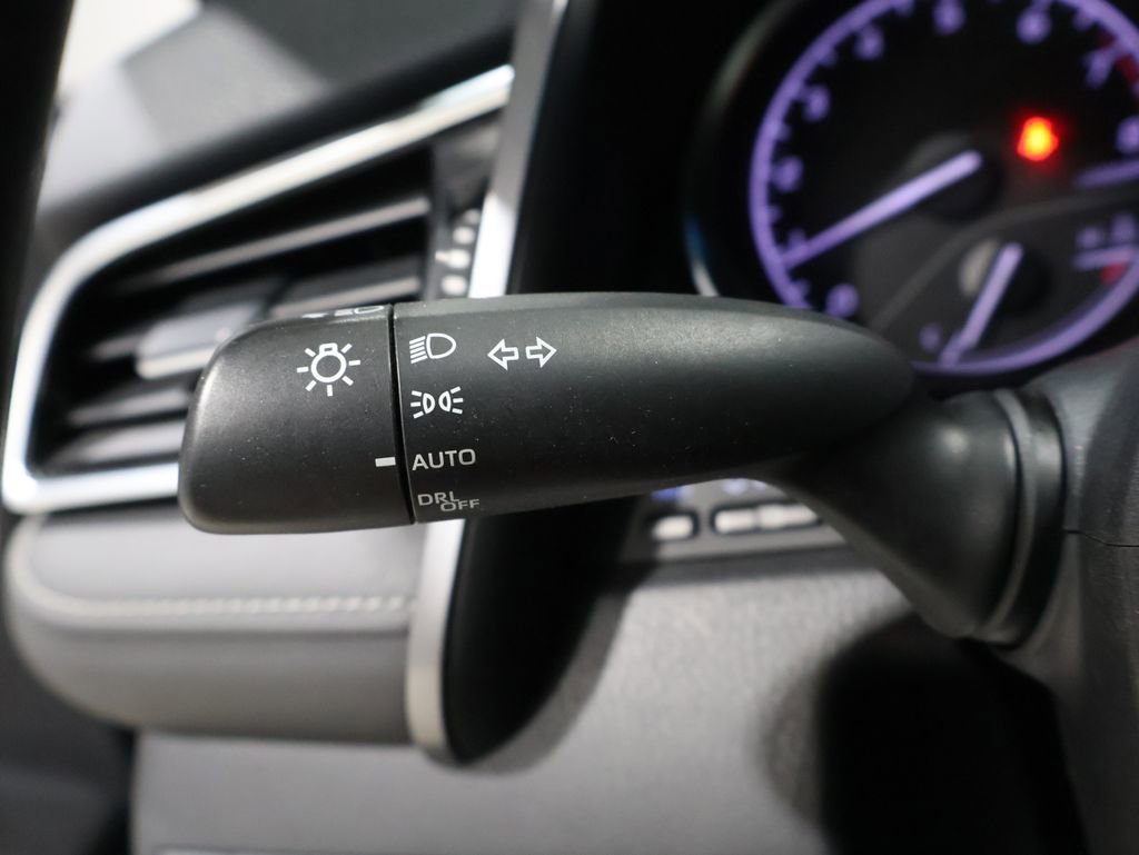 Used 2018 Toyota Camry SE image 31