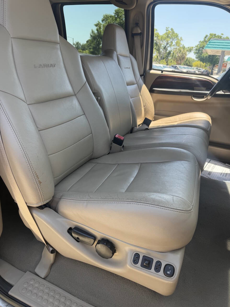 Used 2006 Ford F250 Lariat image 12