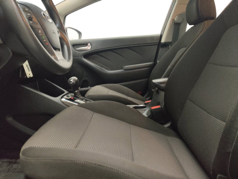 Used 2017 Kia Forte LX FWD image 17