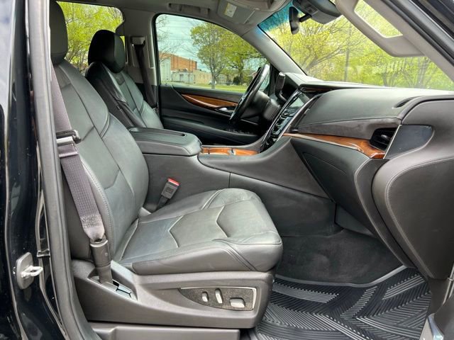 Used 2016 Cadillac Escalade Luxury AWD/4WD image 23