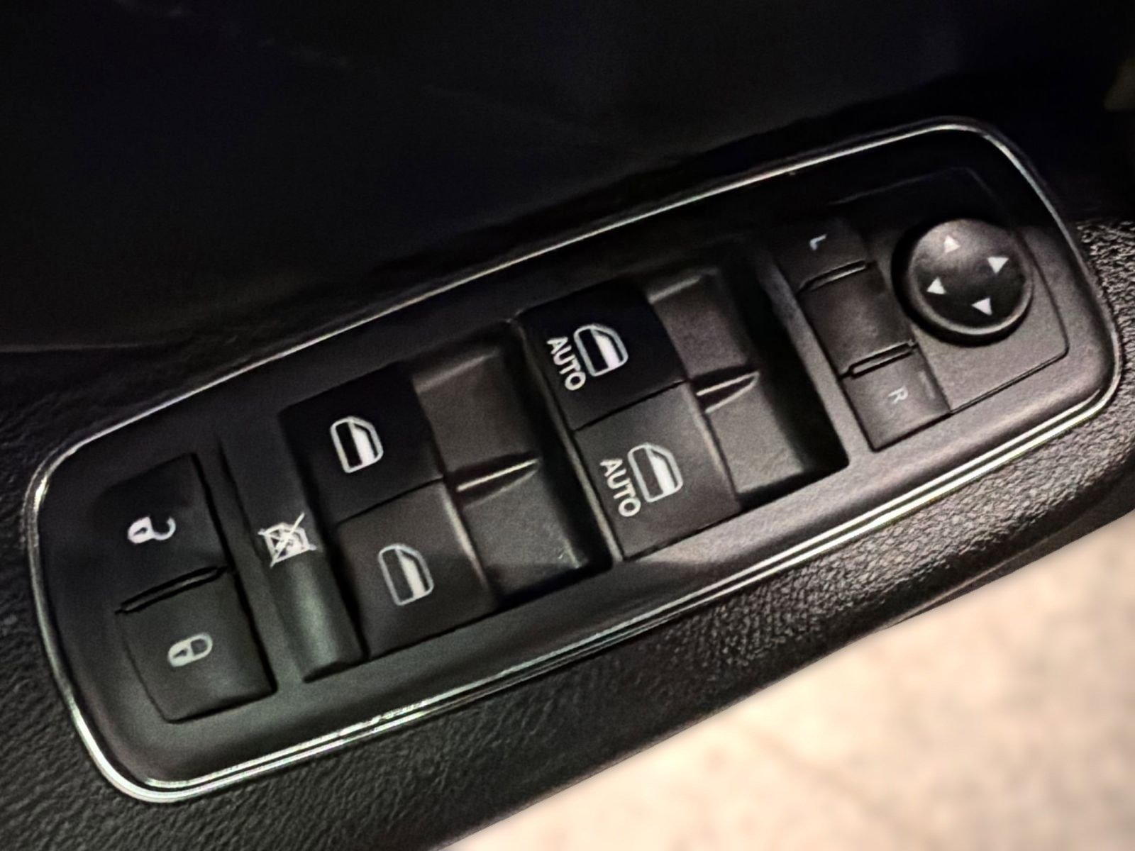 Used 2018 Dodge Charger R/T w/ Plus Group image 12