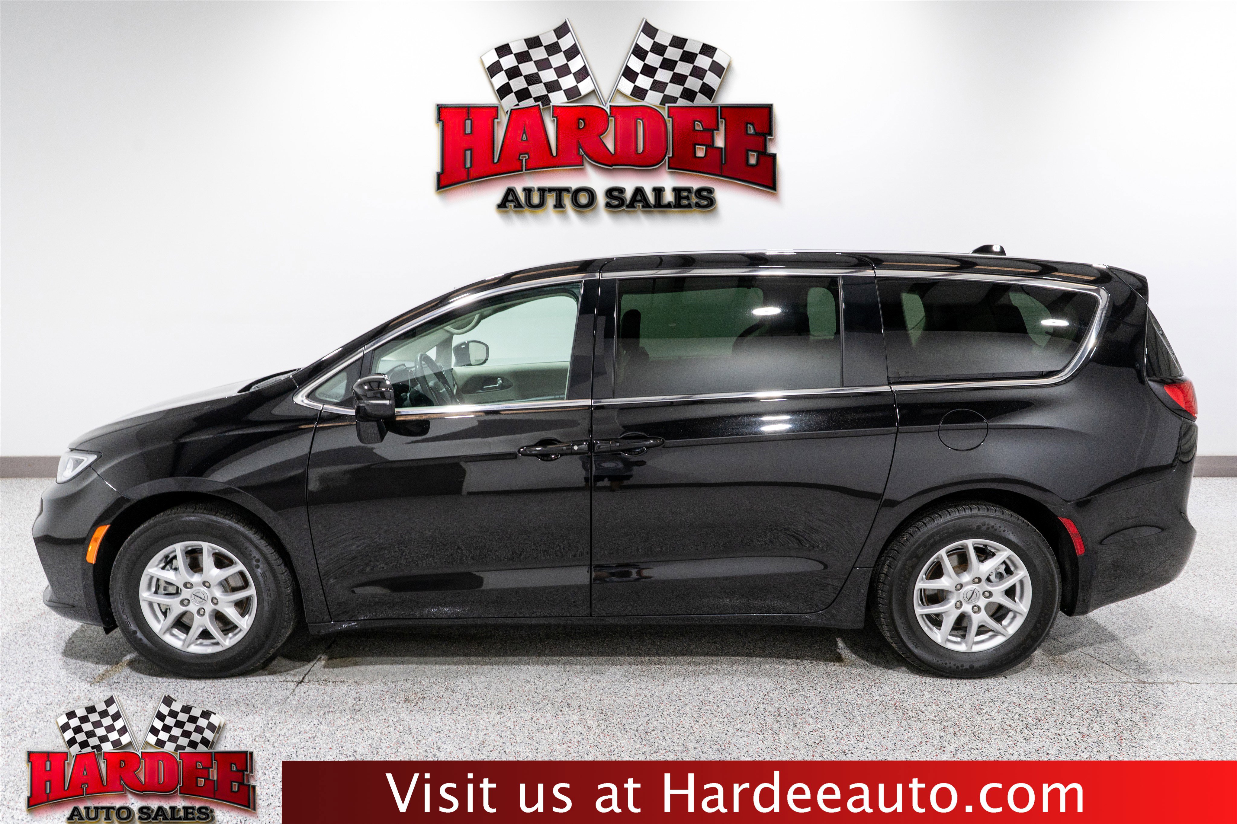 Used 2024 Chrysler Pacifica Touring-L