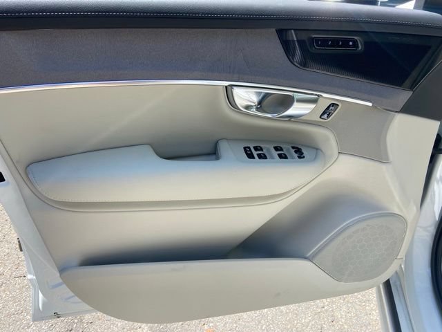 New 2026 Volvo XC90 T8 Ultra w/ Protection Package Premier AWD/4WD image 13