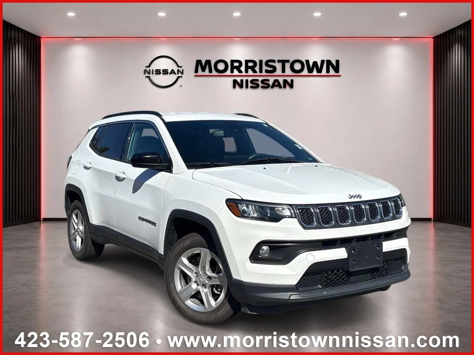 Used 2024 Jeep Compass Latitude AWD/4WD image 1