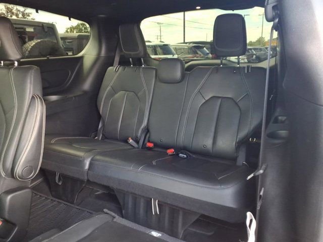 Used 2020 Chrysler Pacifica Touring-L w/ Advanced Safetytec Group AWD/4WD image 21