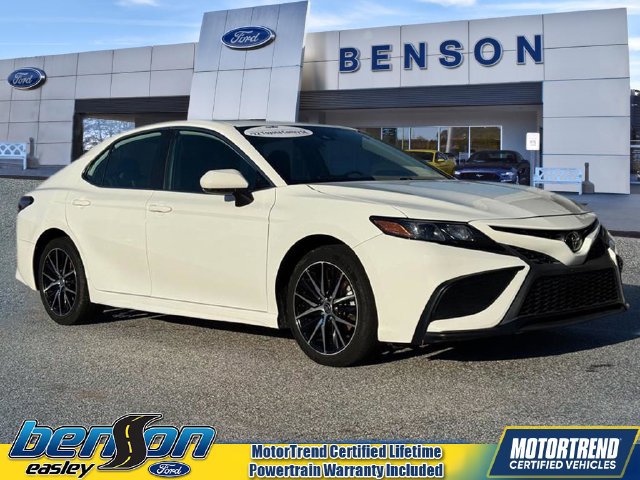 Used 2022 Toyota Camry SE FWD image 1
