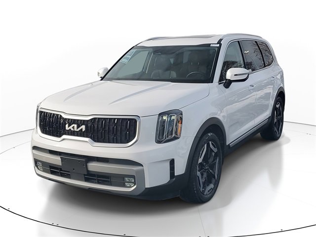 Used 2023 Kia Telluride AWD image 2