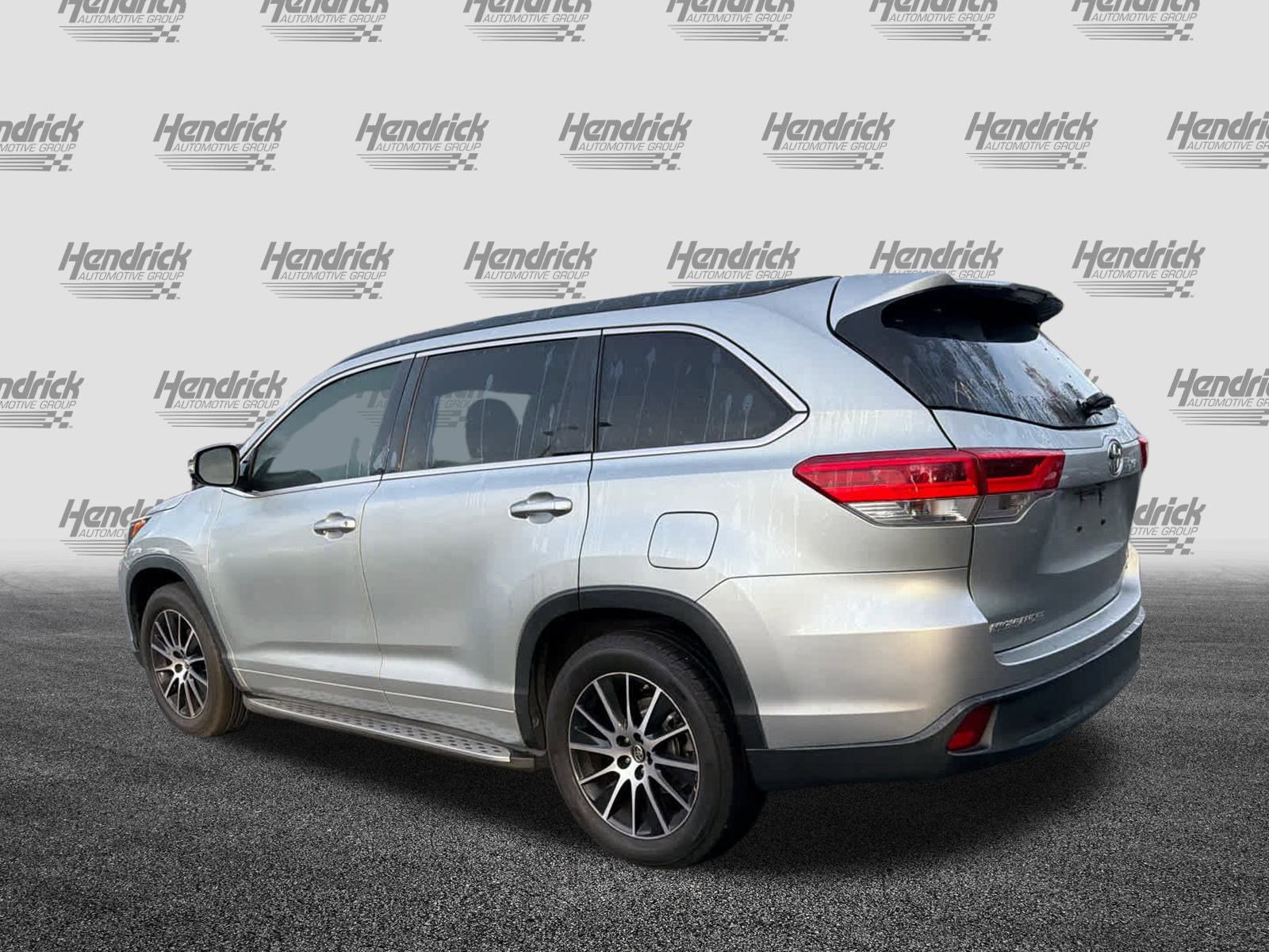 Used 2018 Toyota Highlander SE image 11