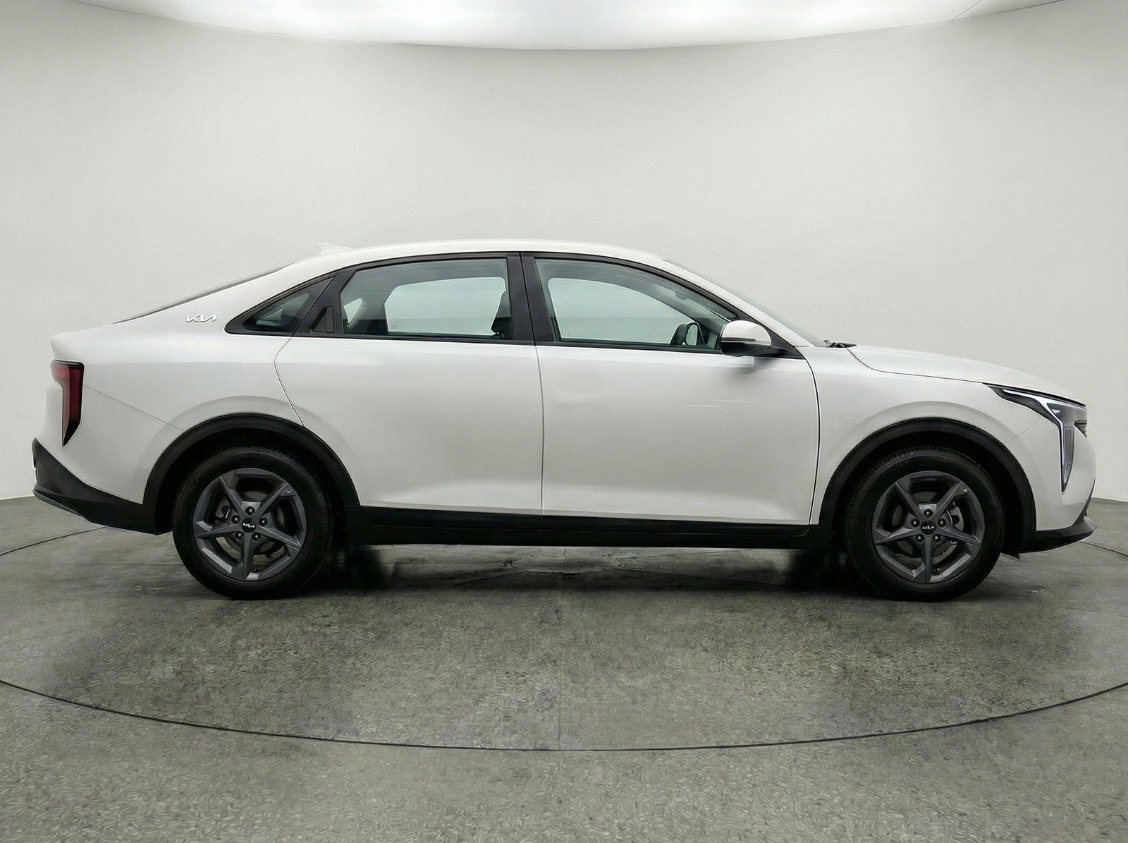 Used 2025 Kia K4 LXS image 11