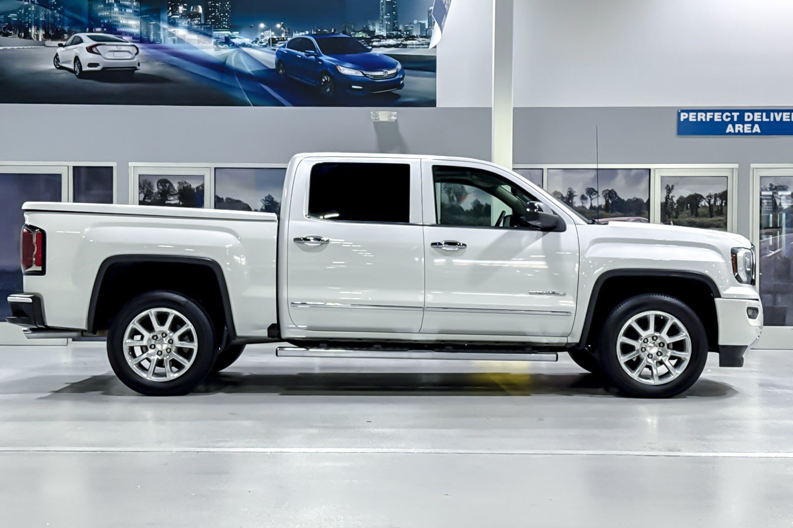 Used 2016 GMC Sierra 1500 Denali w/ Enhanced Driver Alert Package AWD/4WD image 8