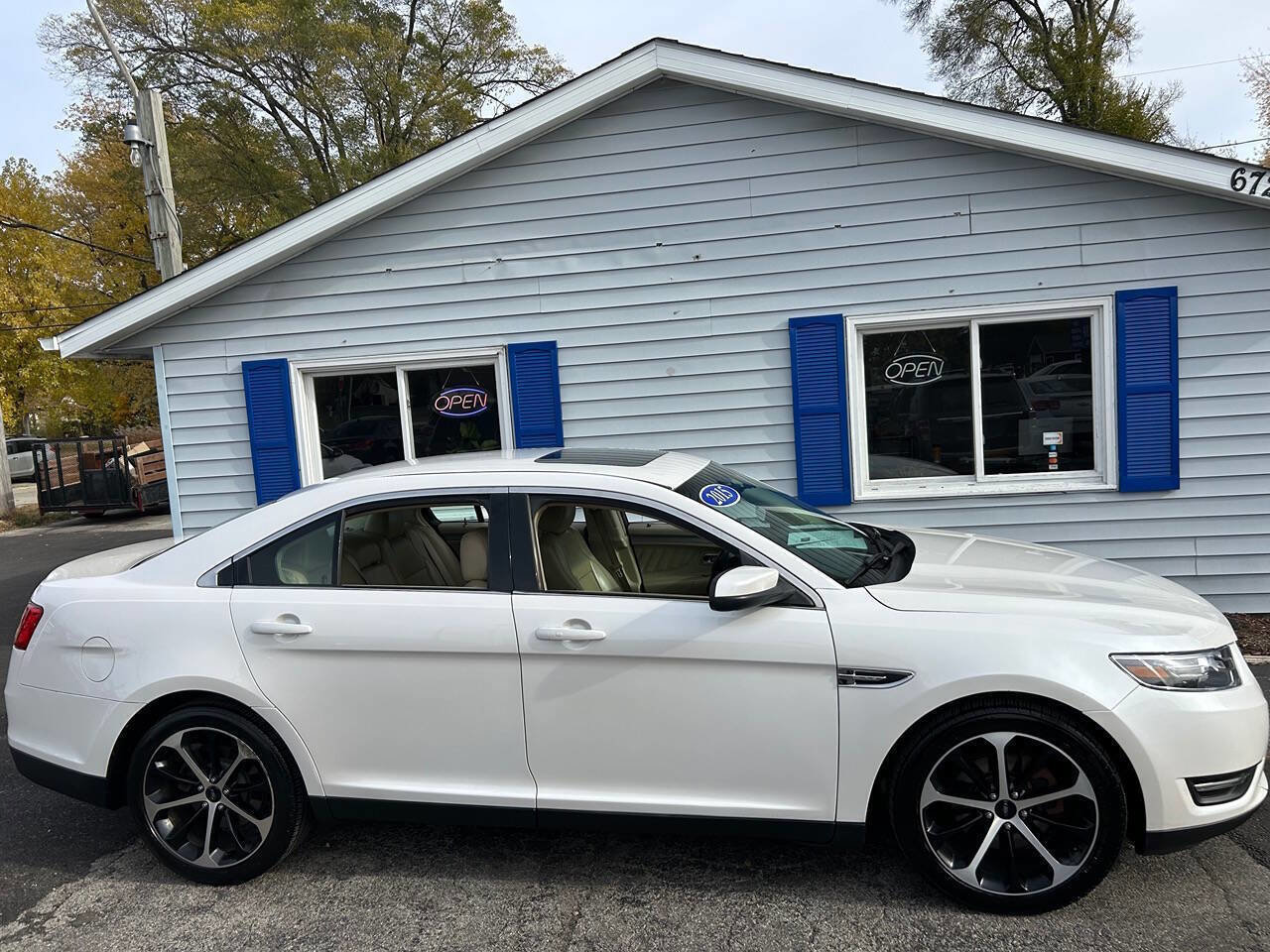 Used 2015 Ford Taurus SEL w/ Equipment Group 201A image 3