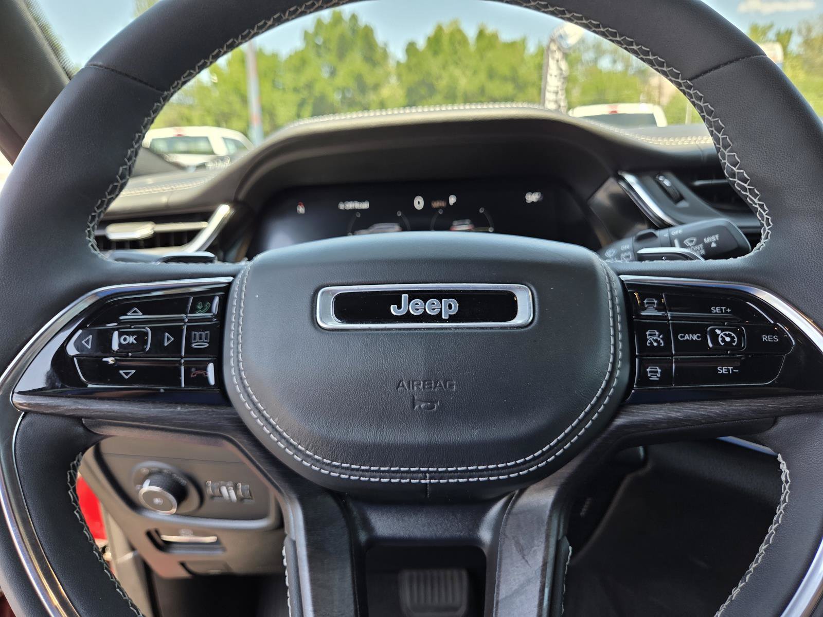 Used 2023 Jeep Grand Cherokee L Overland w/ Rear Seat Video Group I AWD/4WD image 23