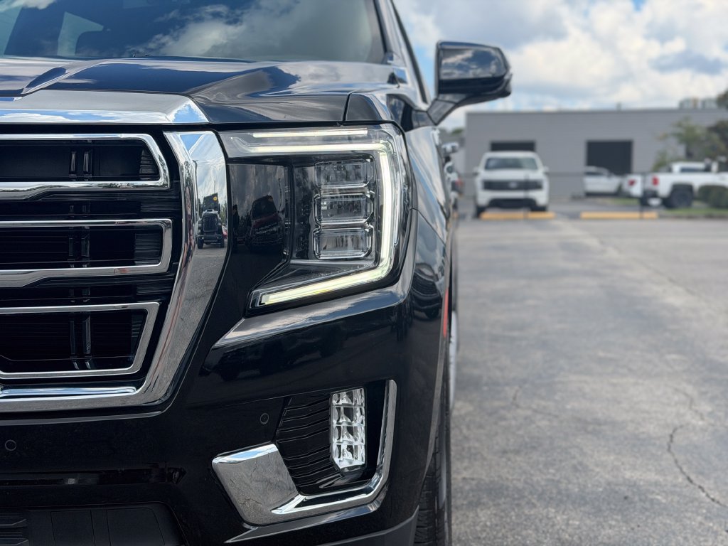 Used 2023 GMC Yukon XL SLT w/ SLT Premium Package RWD image 11