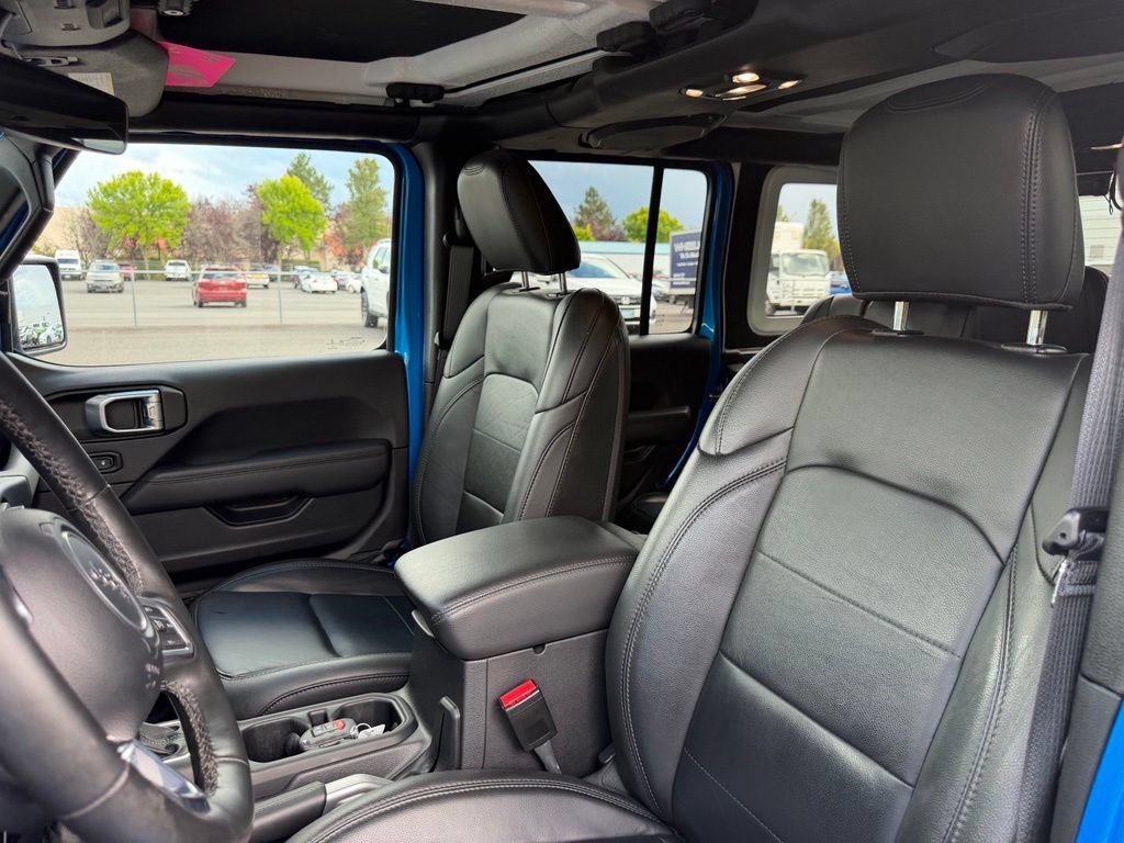 Used 2022 Jeep Wrangler Unlimited Sahara AWD/4WD image 16