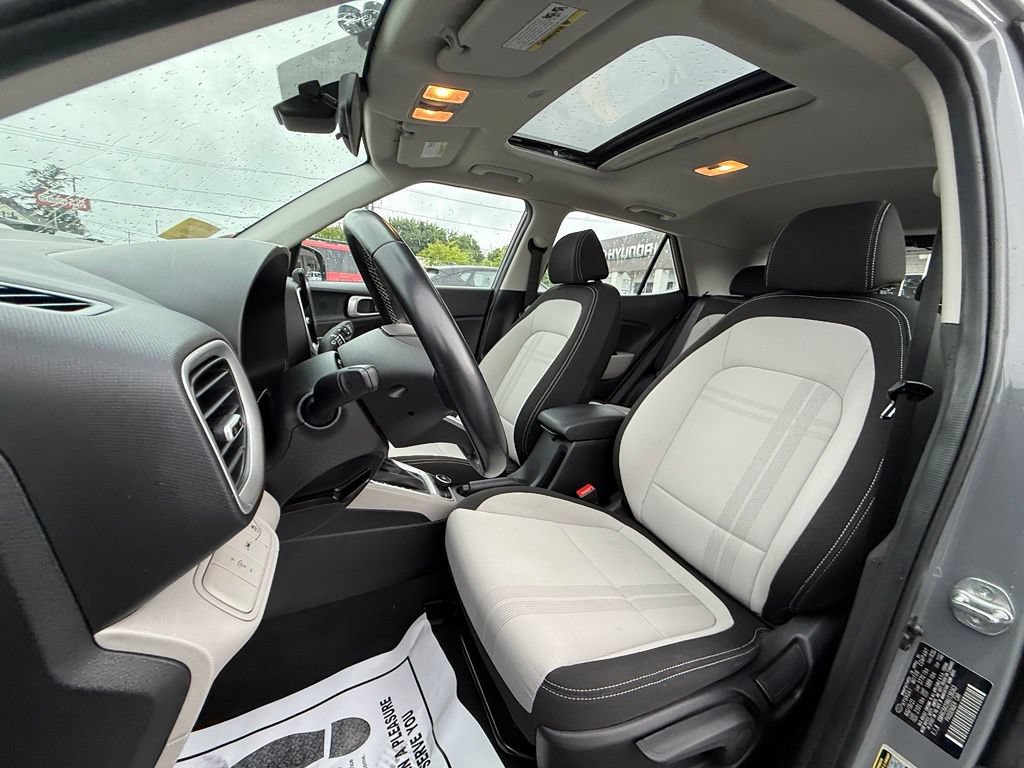Used 2022 Hyundai Venue SEL w/ Cargo Package FWD image 23