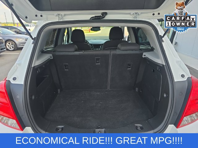 Used 2022 Chevrolet Trax LS w/ Tint and Cruise Package FWD image 12