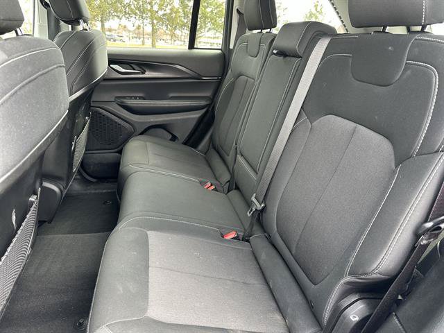 Used 2023 Jeep Grand Cherokee Laredo w/ Luxury Tech Group I AWD/4WD image 22