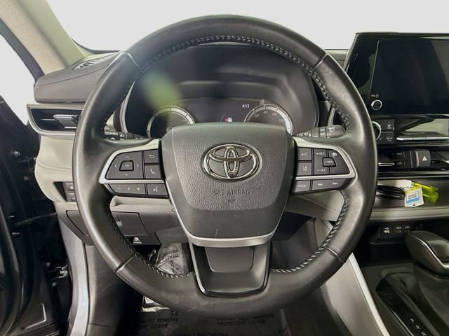 Used 2023 Toyota Highlander LE FWD image 11