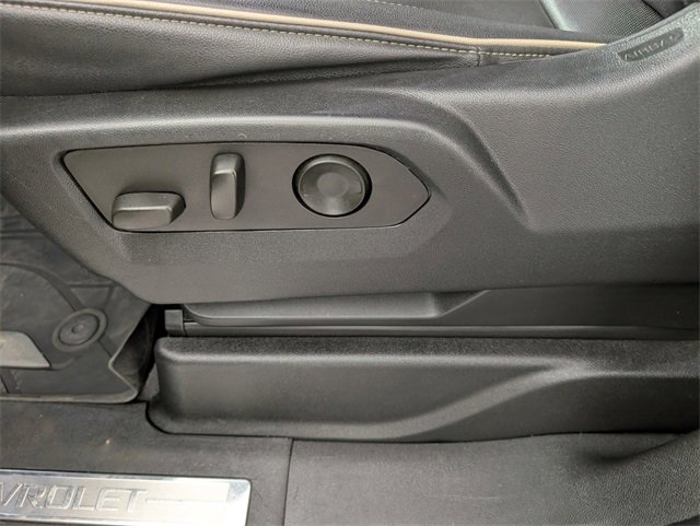 Used 2023 Chevrolet Suburban Premier image 11