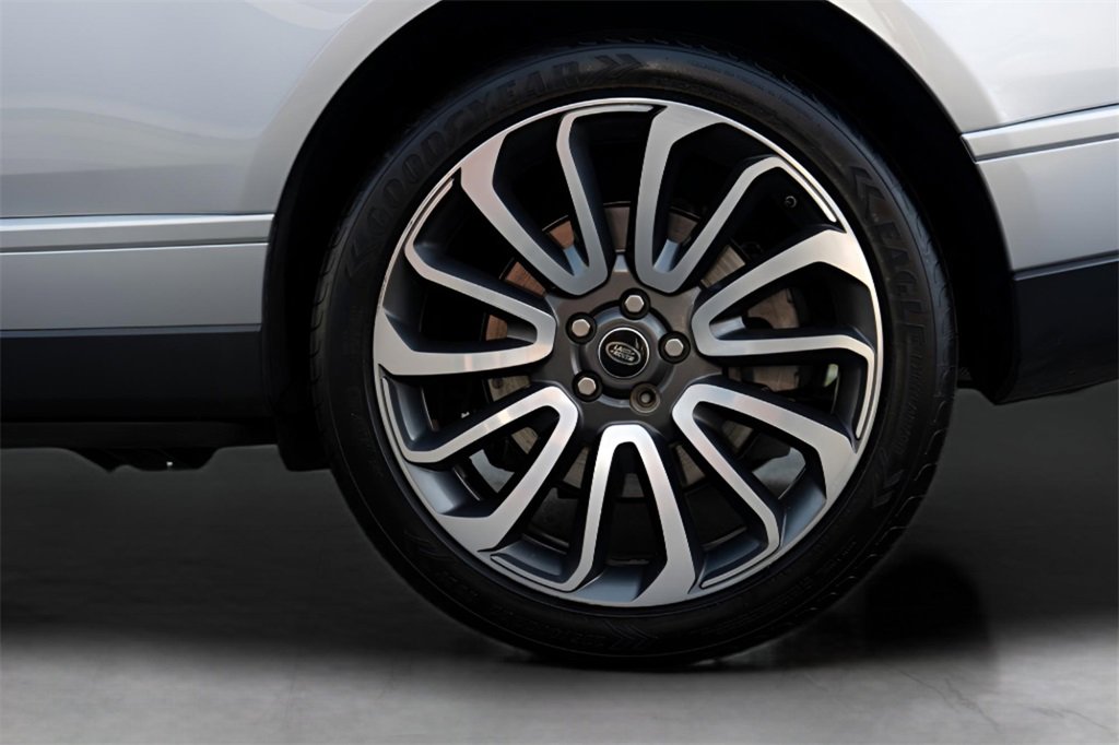Used 2020 Land Rover Range Rover HSE image 7