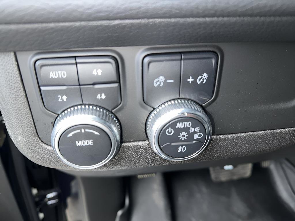 Used 2022 GMC Yukon XL Denali image 13