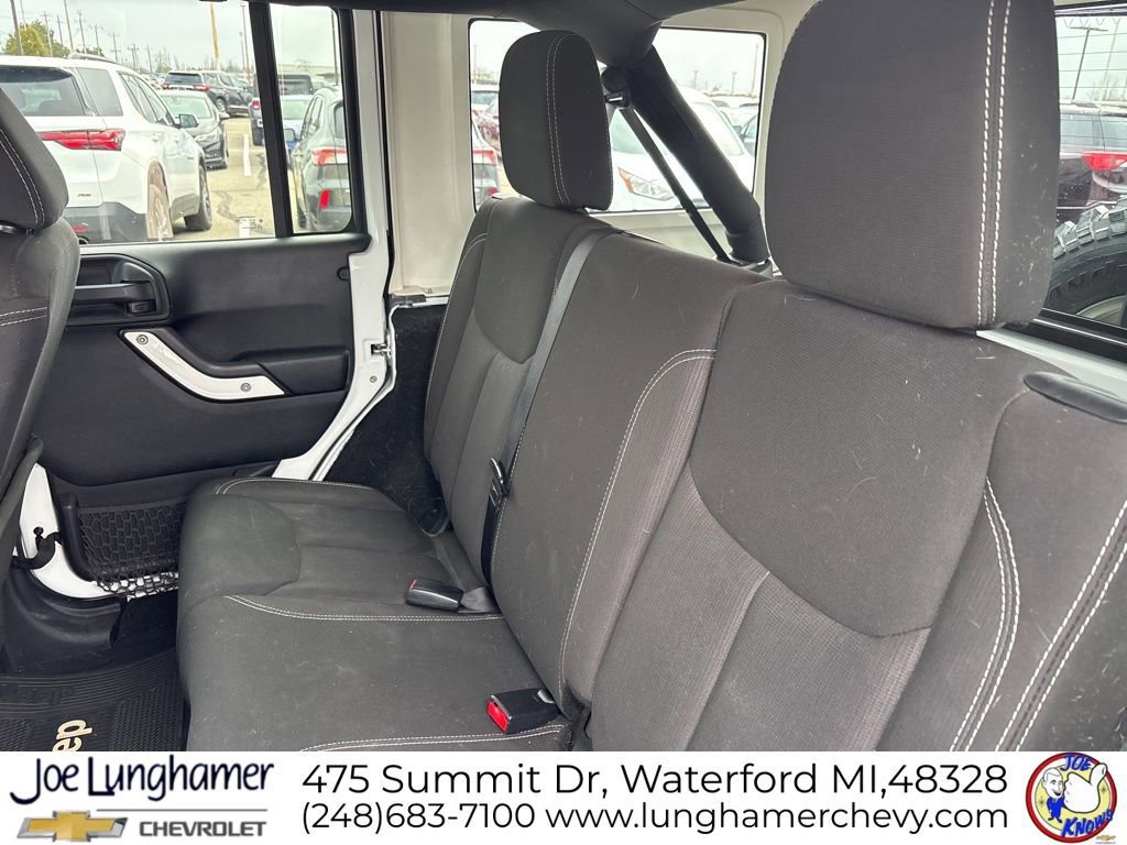 Used 2015 Jeep Wrangler Unlimited Rubicon image 13