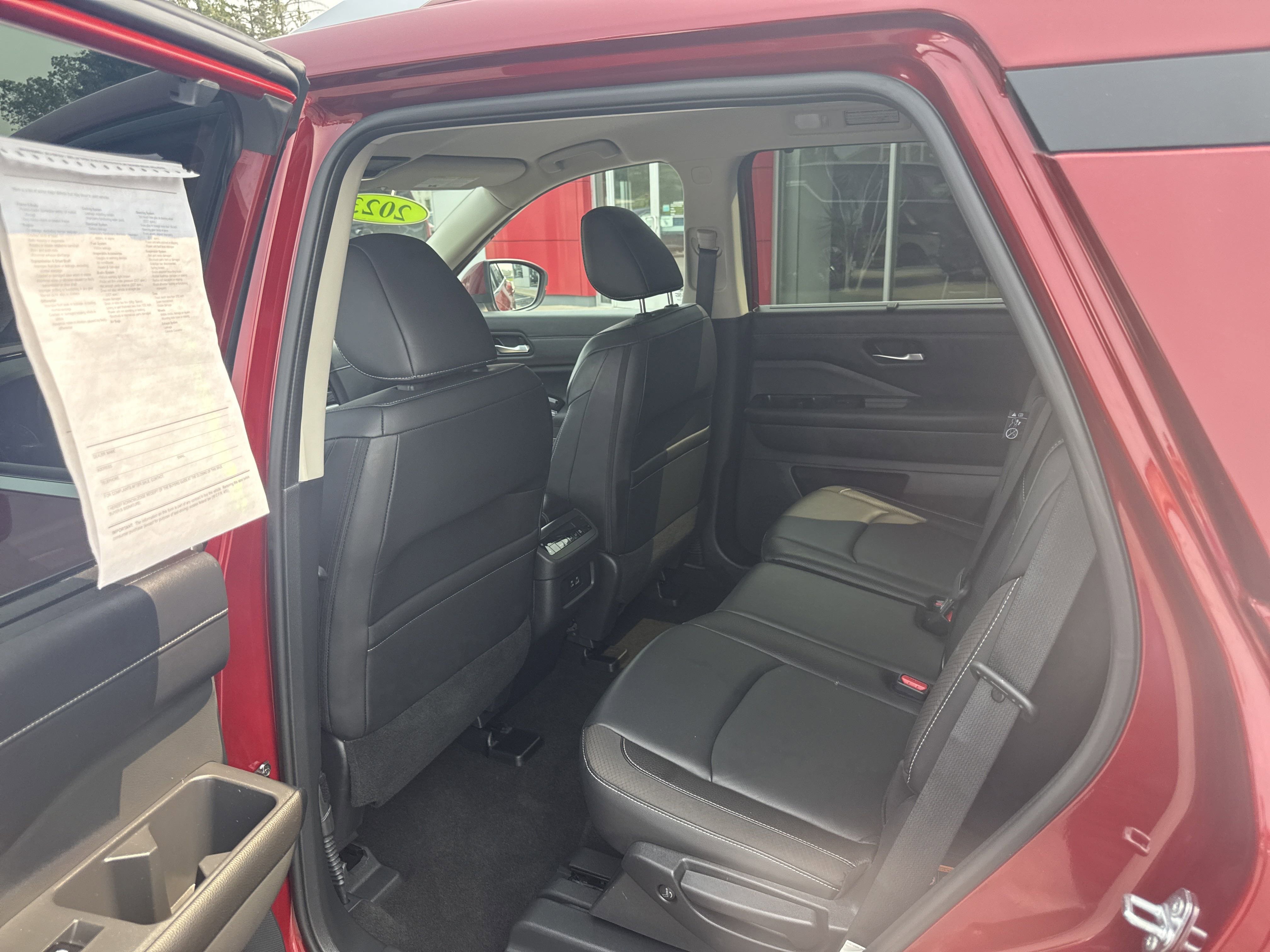 Used 2023 Nissan Pathfinder SL image 9