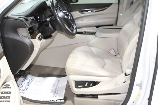 Used 2018 Cadillac Escalade ESV Luxury AWD/4WD image 15