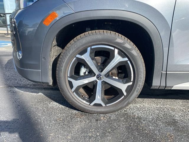 New 2025 Volkswagen Tiguan SE image 18