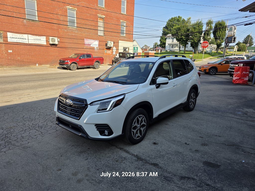 Used 2022 Subaru Forester Premium AWD/4WD image 2