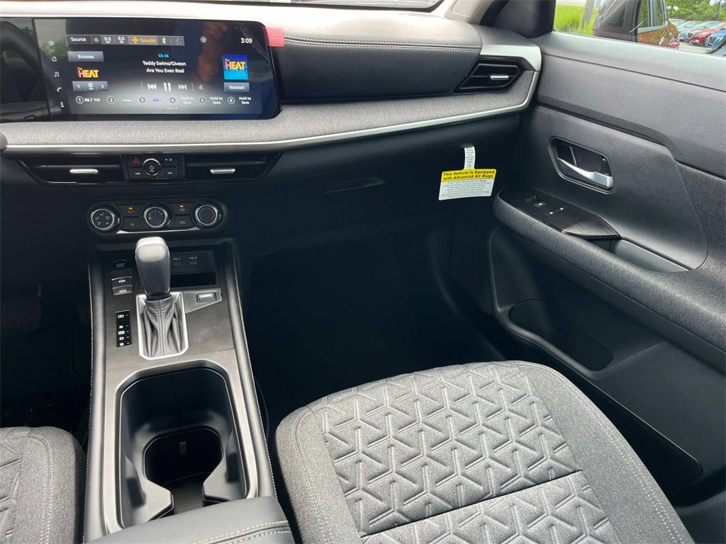 New 2025 Nissan Kicks SV w/ Illumination Package image 15