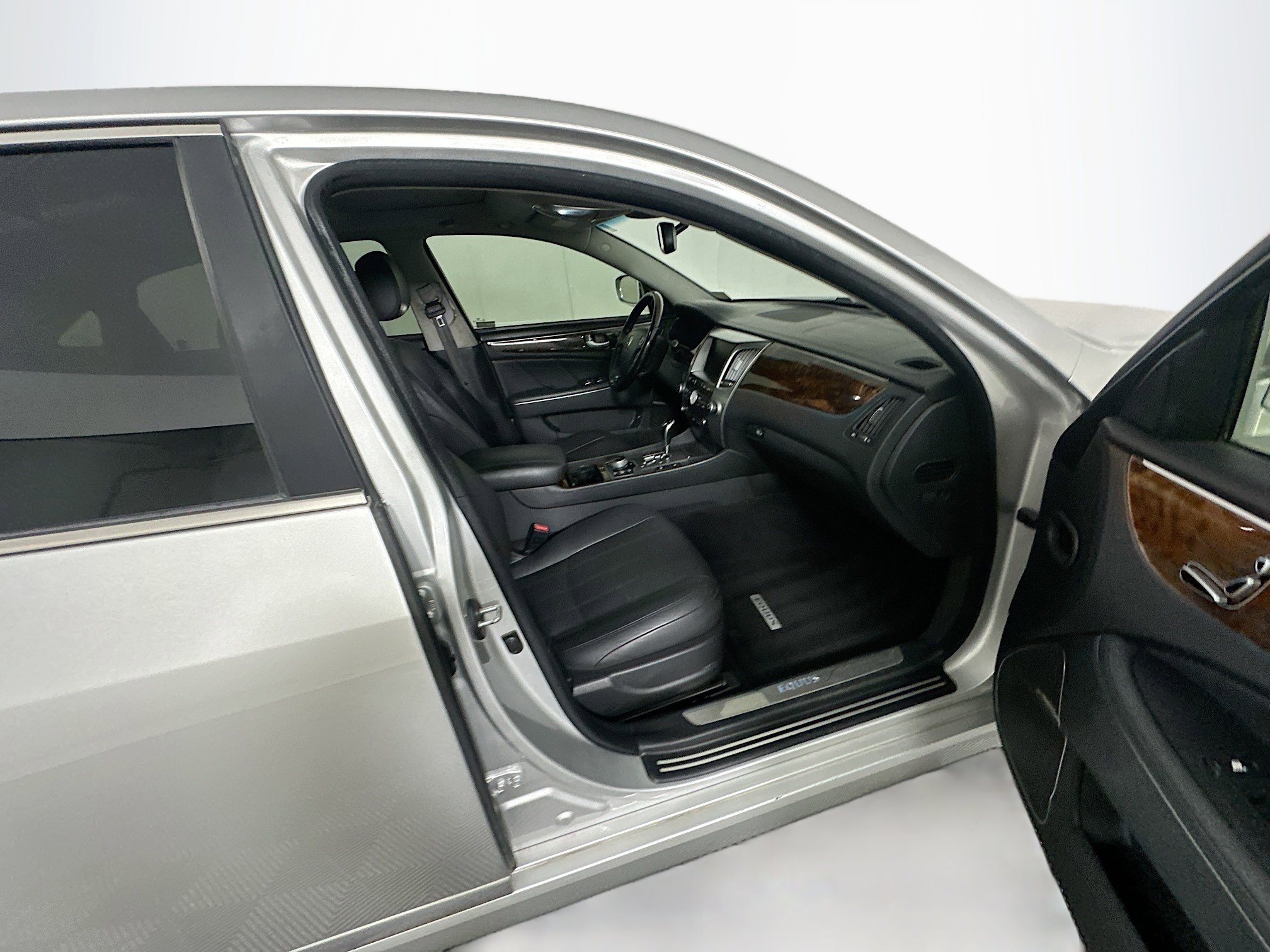 Used 2012 Hyundai Equus Signature RWD image 28