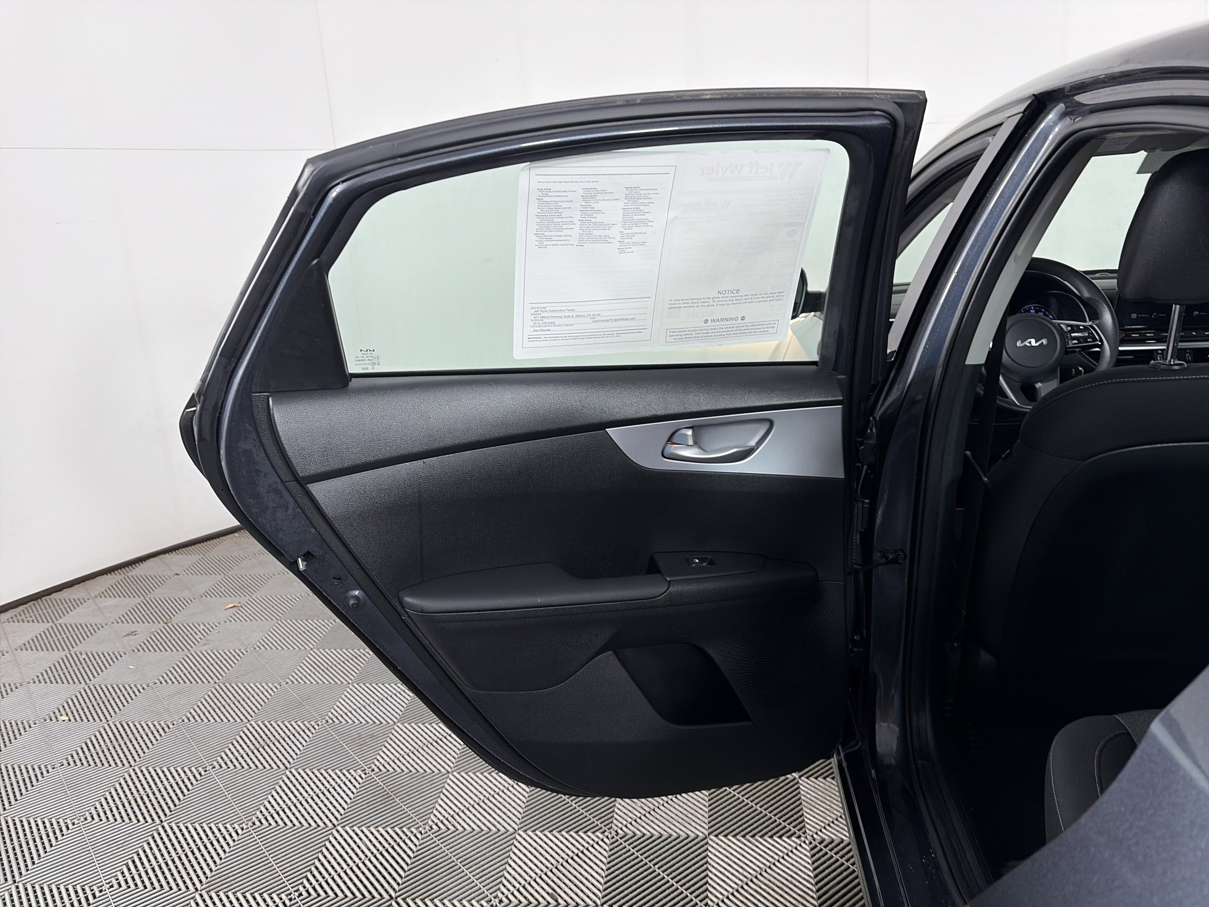 Used 2024 Kia Forte LXS w/ LXS Technology Package image 33