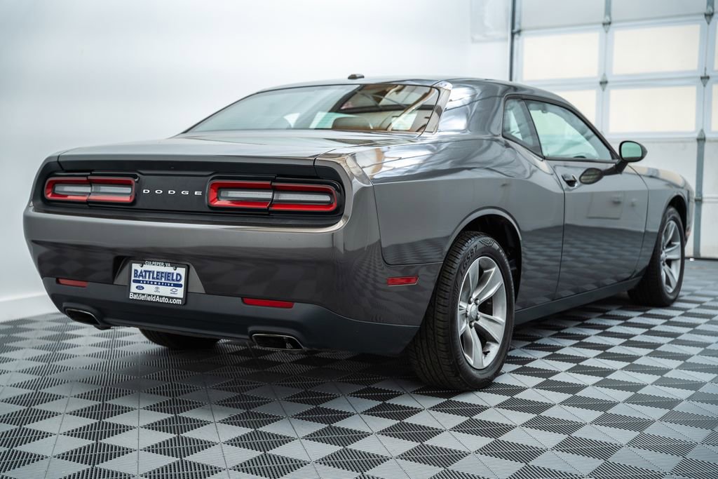 Used 2015 Dodge Challenger SXT RWD image 7