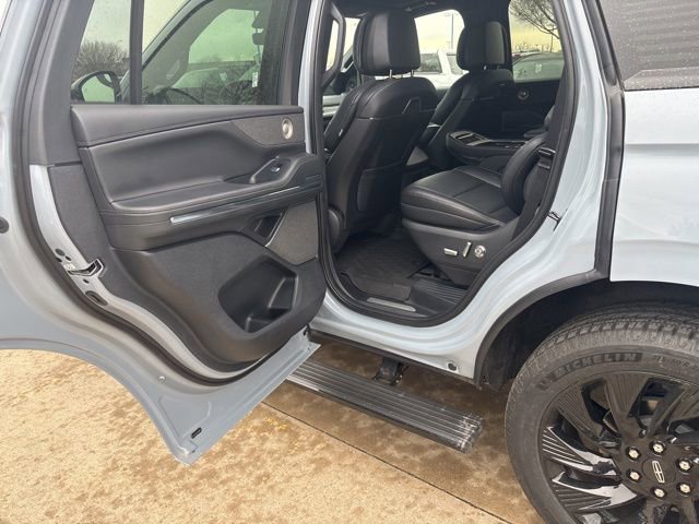New 2025 Lincoln Navigator Reserve w/ Jet Appearance Package AWD/4WD image 34