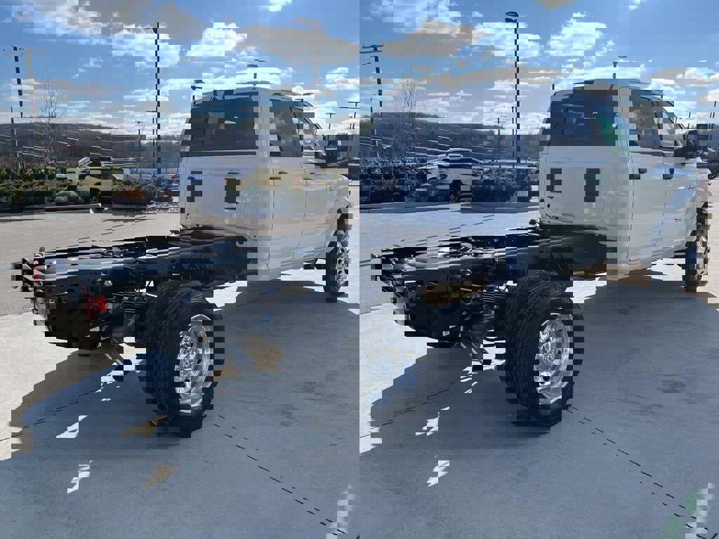 New 2026 RAM 4500 4x4 Crew Cab DRW image 18