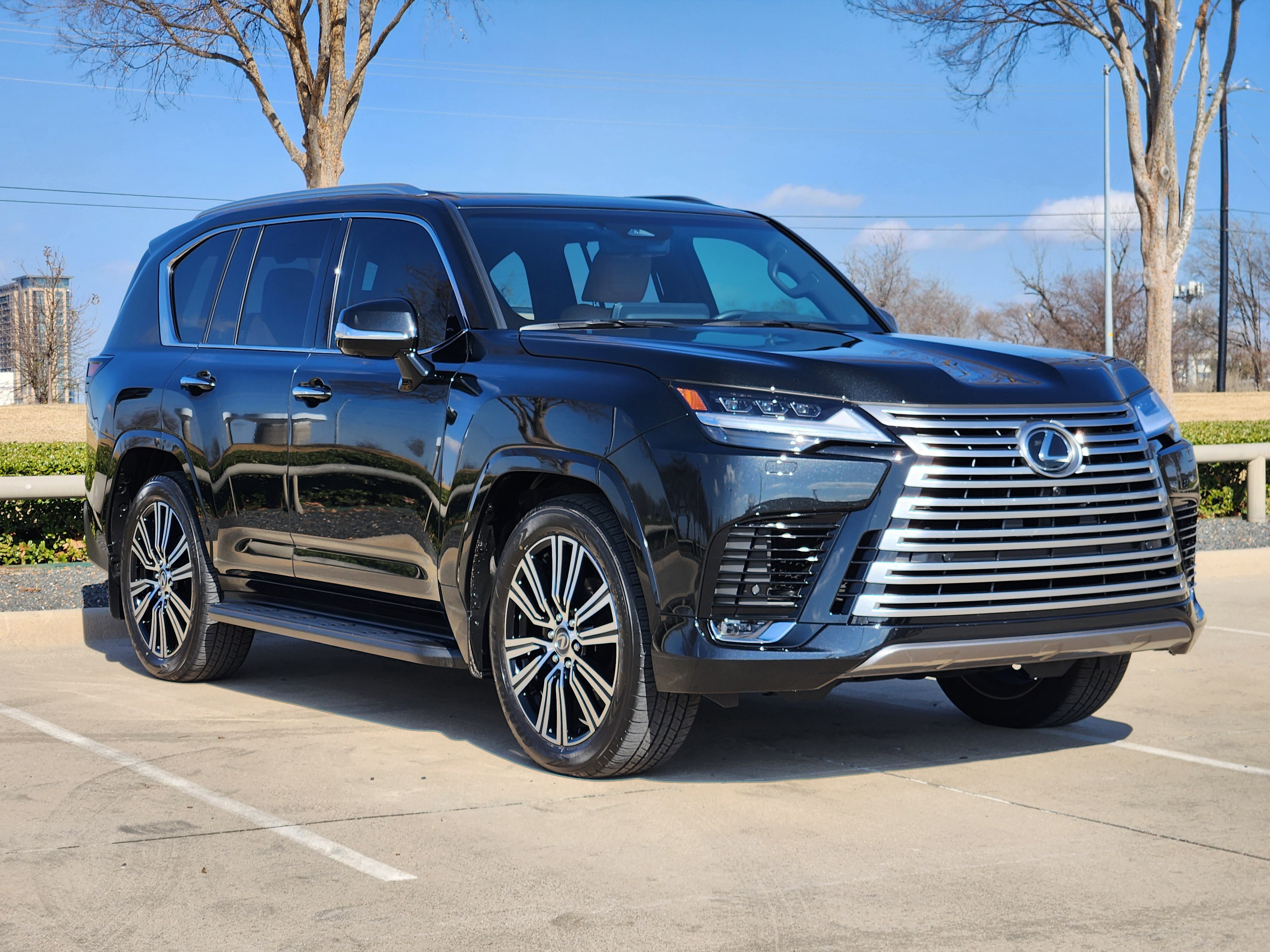 Used 2025 Lexus LX 600 4WD w/ Luxury Package image 2