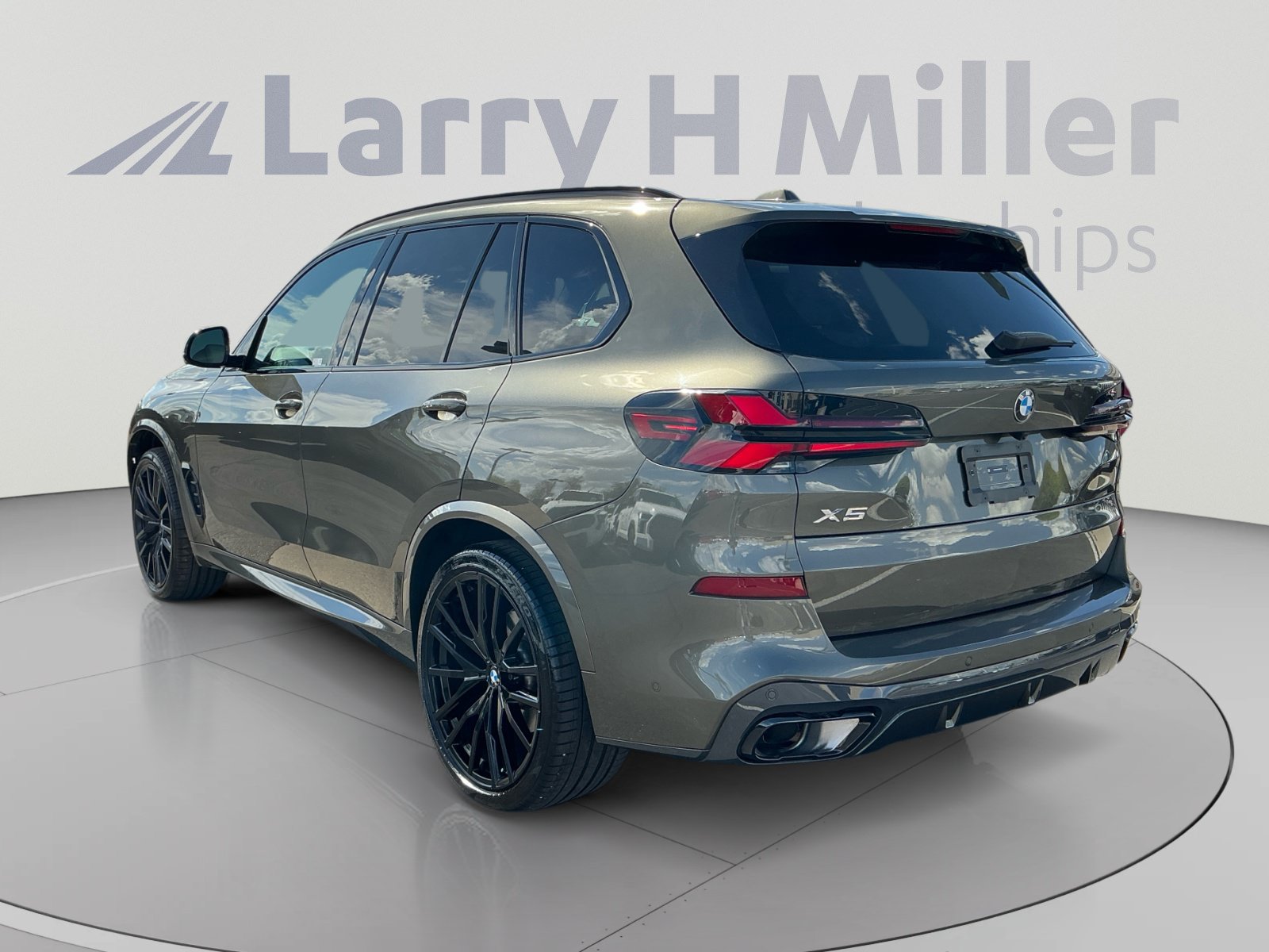 Used 2026 BMW X5 xDrive40i w/ M Sport Package AWD/4WD image 3