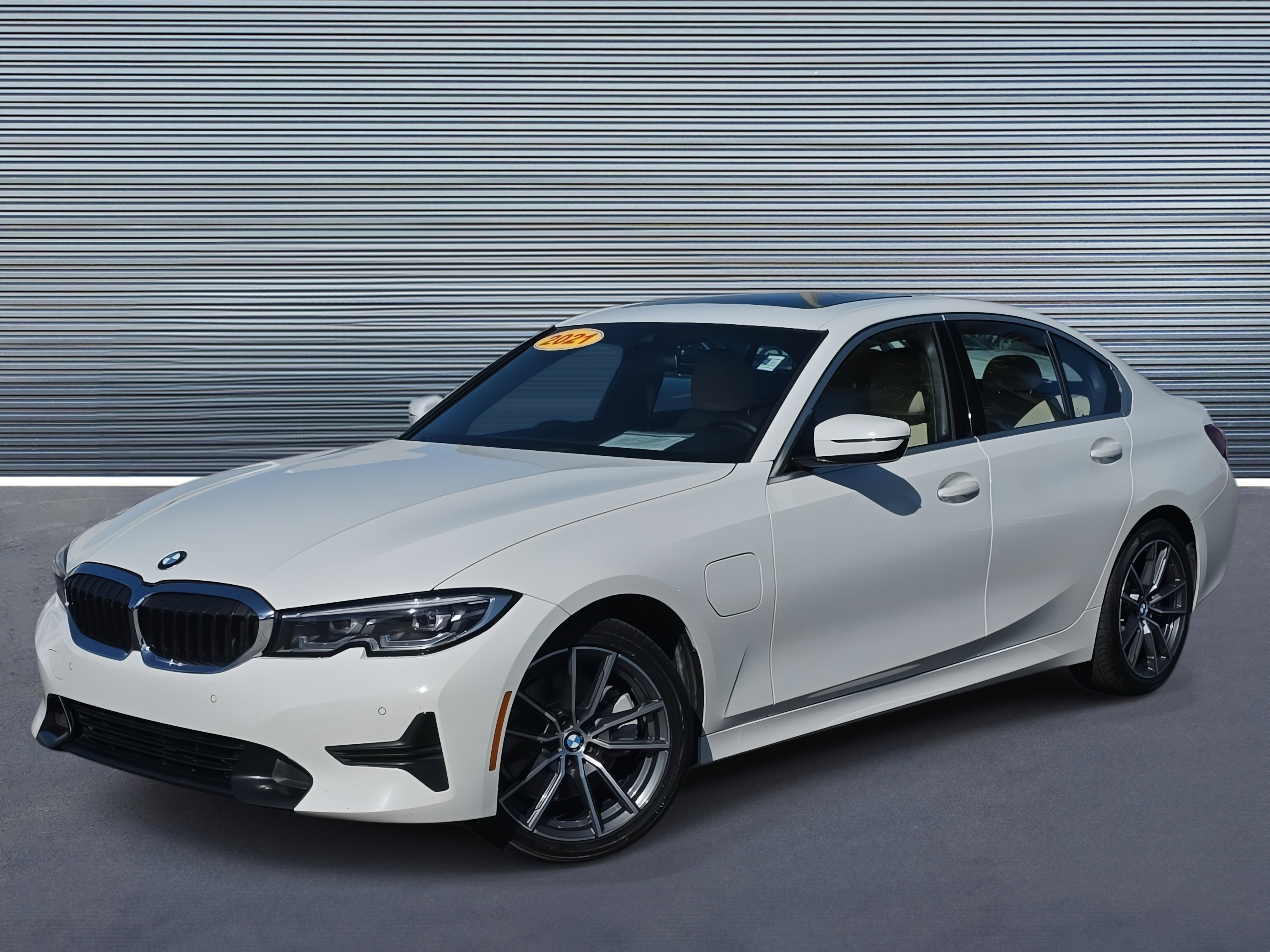 Used 2021 BMW 330e w/ Convenience Package image 1