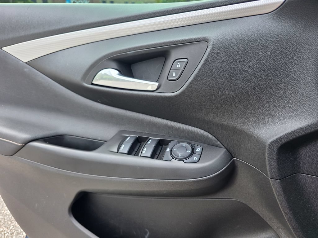 Used 2025 Buick Envista Avenir FWD image 16